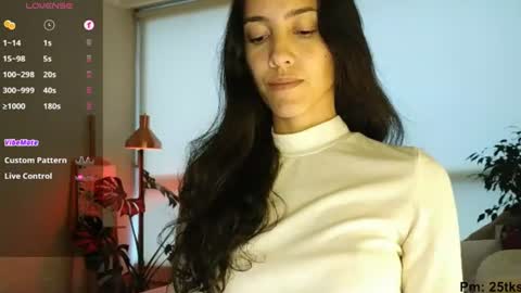 Snapshot of innocentlatiina chatting on 07.21.26 Laroa online show from 07.21.26