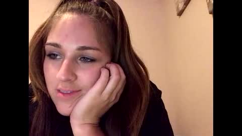 Snapshot of innocentlilsarah chatting on 10.17.25 innocentlilsarah online show from 10.17.25