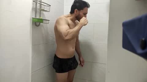 Snapshot of insistente chatting on 11.24.25 INSTAGRAM camilodlx online show from 11.24.25