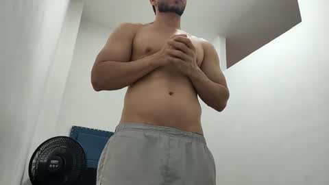 Snapshot of insistente chatting on 11.29.25 INSTAGRAM camilodlx online show from 11.29.25