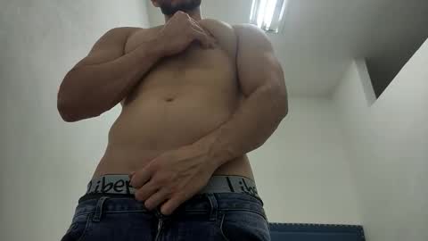 Snapshot of insistente chatting on 12.14.25 INSTAGRAM camilodlx online show from 12.14.25