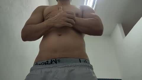 Snapshot of insistente chatting on 12.15.25 INSTAGRAM camilodlx online show from 12.15.25