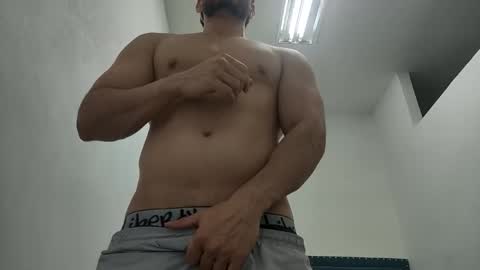 Snapshot of insistente chatting on 12.16.25 INSTAGRAM camilodlx online show from 12.16.25