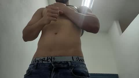 Snapshot of insistente chatting on 12.17.25 INSTAGRAM camilodlx online show from 12.17.25