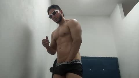 Snapshot of insistente chatting on 12.19.25 INSTAGRAM camilodlx online show from 12.19.25