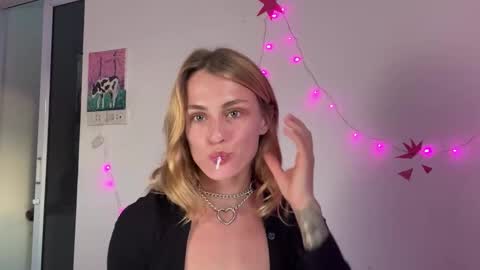 Snapshot of inspirebyeva chatting on 01.10.26 Eva online show from 01.10.26