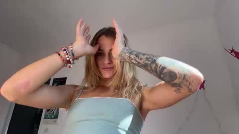 Snapshot of inspirebyeva chatting on 01.19.26 Eva online show from 01.19.26