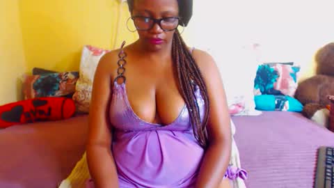 Snapshot of intimacysexy chatting on 11.27.25 boniswa caroline online show from 11.27.25