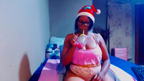 Snapshot of intimacysexy chatting on 12.18.25 boniswa caroline online show from 12.18.25