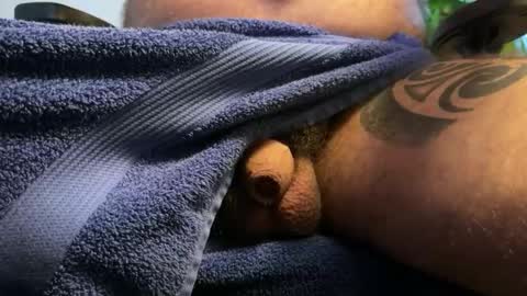 Snapshot of intressiert chatting on 12.19.25 intressiert online show from 12.19.25