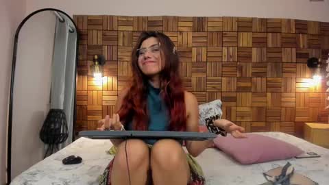 Snapshot of iriis_rosse chatting on 01.14.25 Iris Rosse online show from 01.14.25