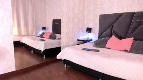 Snapshot of iris_bells chatting on 09.20.25 Queen Iris online show from 09.20.25