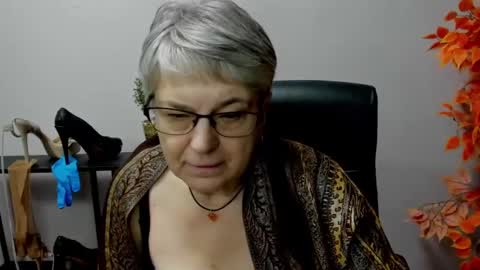 Snapshot of iris_xdesire chatting on 02.25.25 I R I S online show from 02.25.25