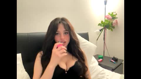 Snapshot of irisbabyyyyyyy chatting on 05.19.26 irisbabyyyyyyy online show from 05.19.26