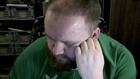 Snapshot of irishdaddy24 chatting on 12.20.24 twitter theirishman205 online show from 12.20.24