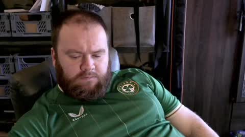 Snapshot of irishdaddy24 chatting on 01.07.25 twitter theirishman205 online show from 01.07.25