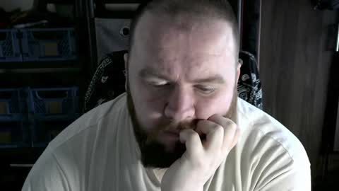 Snapshot of irishdaddy24 chatting on 02.08.25 twitter theirishman205 online show from 02.08.25