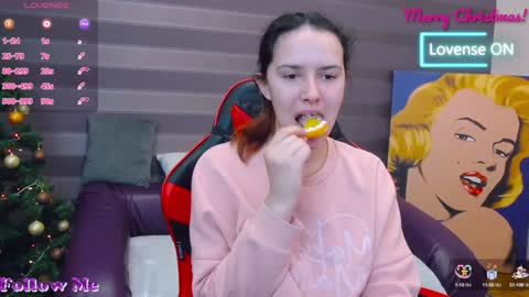 Snapshot of irisnichols chatting on 12.27.24 Iris online show from 12.27.24