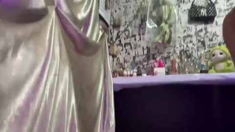 Snapshot of iriss_fox chatting on 10.14.25 iriss_fox online show from 10.14.25