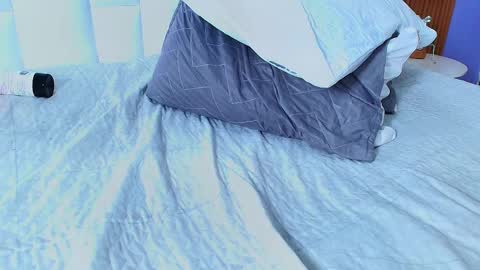 Sandy  online show from 02.24.25