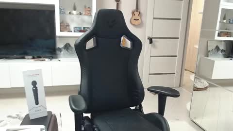 Snapshot of irwi_tomboy chatting on 12.14.24 Irwi Tomboy online show from 12.14.24