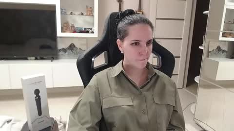 Snapshot of irwi_tomboy chatting on 03.04.25 Irwi Tomboy online show from 03.04.25