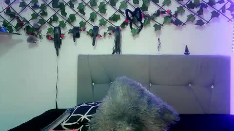 Snapshot of isa_77 chatting on 09.19.25 isa_77 online show from 09.19.25