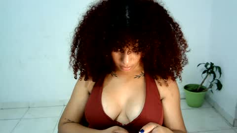 Snapshot of isa_bellaxx23 chatting on 06.12.26 isa_bellaxx23 online show from 06.12.26