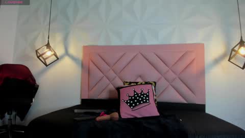 Snapshot of isa_cute_1 chatting on 05.25.26 ISABELLA online show from 05.25.26