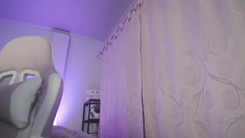 Snapshot of isa_emeralds chatting on 12.18.25 Isabella online show from 12.18.25