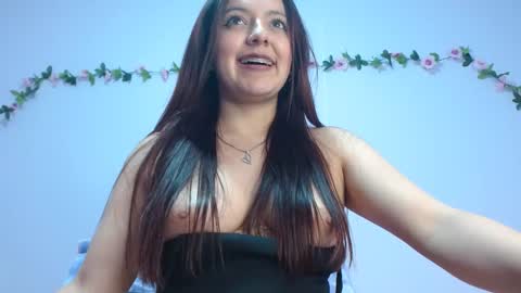 Snapshot of isa_jones1 chatting on 02.01.25 isa_jones1 online show from 02.01.25