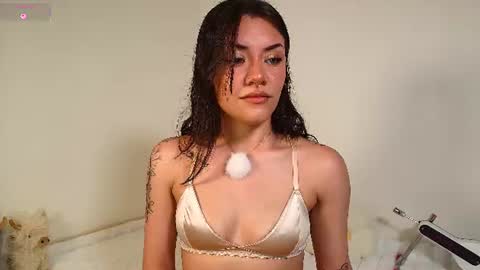 Isabella Laurentt  online show from 06.25.26