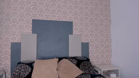 Isa  online show from 10.15.25