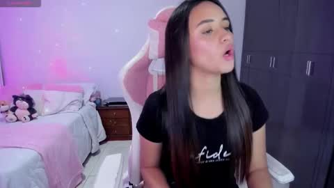 Snapshot of isaa_diamond chatting on 10.18.25 isaa_diamond online show from 10.18.25