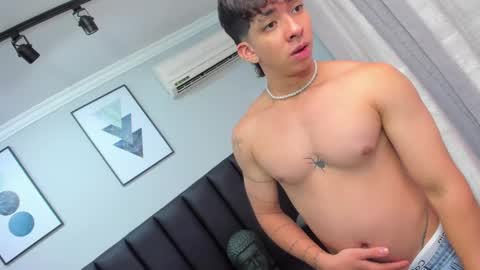 Snapshot of isaac_cryston chatting on 02.05.25 isaac_cryston online show from 02.05.25