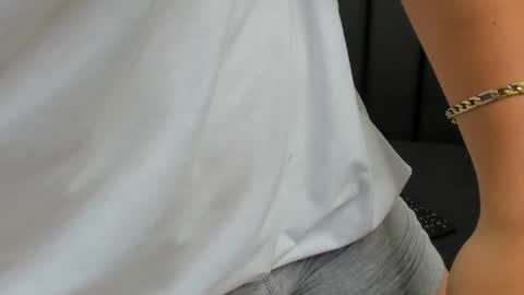 Snapshot of isaac_cryston chatting on 02.07.25 isaac_cryston online show from 02.07.25