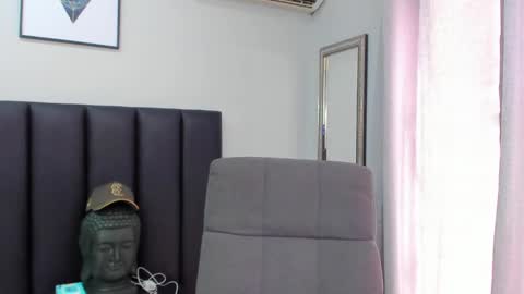 Snapshot of isaac_cryston chatting on 02.08.25 isaac_cryston online show from 02.08.25