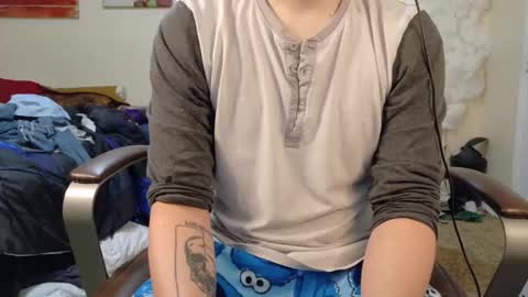 Snapshot of isaac_sheffield chatting on 11.02.25 isaac online show from 11.02.25