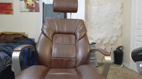 Snapshot of isaac_sheffield chatting on 11.03.25 isaac online show from 11.03.25