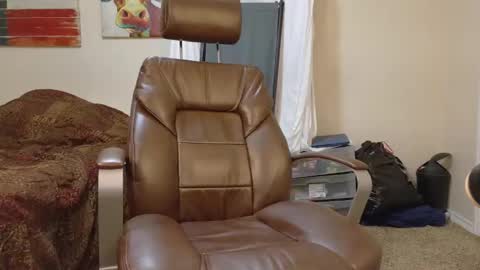 Snapshot of isaac_sheffield chatting on 11.10.25 isaac online show from 11.10.25