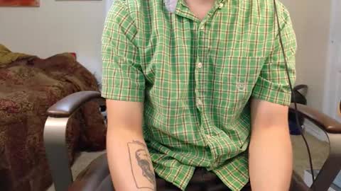 Snapshot of isaac_sheffield chatting on 11.12.25 isaac online show from 11.12.25