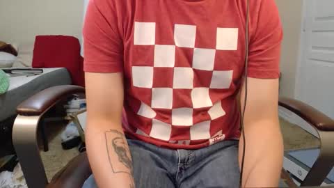 Snapshot of isaac_sheffield chatting on 11.19.25 isaac online show from 11.19.25