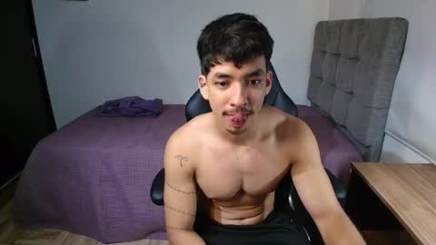Snapshot of isaac_sttone01 chatting on 05.05.26 muscle isaac online show from 05.05.26
