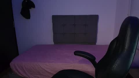 Snapshot of isaac_sttone01 chatting on 05.28.26 muscle isaac online show from 05.28.26