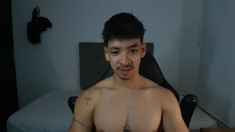 Snapshot of isaac_sttone01 chatting on 06.01.26 muscle isaac online show from 06.01.26