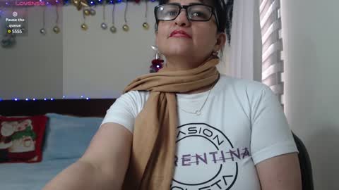 Snapshot of isabeel_sofia01 chatting on 01.04.25 Isabeel Sofia online show from 01.04.25
