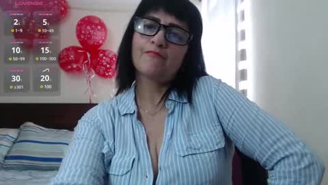 Snapshot of isabeel_sofia01 chatting on 02.19.25 Isabeel Sofia online show from 02.19.25