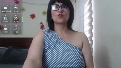 Snapshot of isabeel_sofia01 chatting on 10.07.25 Isabeel Sofia online show from 10.07.25
