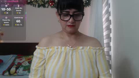 Snapshot of isabeel_sofia01 chatting on 10.11.25 Isabeel Sofia online show from 10.11.25