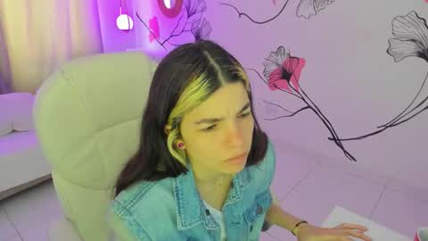 Snapshot of isabela_fiorelli chatting on 11.23.25 isabela_fiorelli online show from 11.23.25
